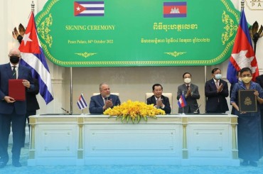 លោកជំទាវបណ្ឌិតសភាចារ្យ ភឿង សកុណា អញ្ជើញចុះហត្ថលេខាលើកម្មវិធីសហប្រតិបត្តិការ និងផ្លាស់ប្ដូរវប្បធម៌រវាងក្រសួងវប្បធម៌ និងវិចិត្រសិល្បៈកម្ពុជា និងក្រសួងវប្បធម៌នៃសាធារណរដ្ឋគុយបា ក្រោមអធិបតីភាពដ៏ខ្ពង់ខ្ពស់ សម្ដេចតេជោ ហ៊ុន សែន និងនាយករដ្ឋមន្ត្រី នៃប្រទេសគុយបា